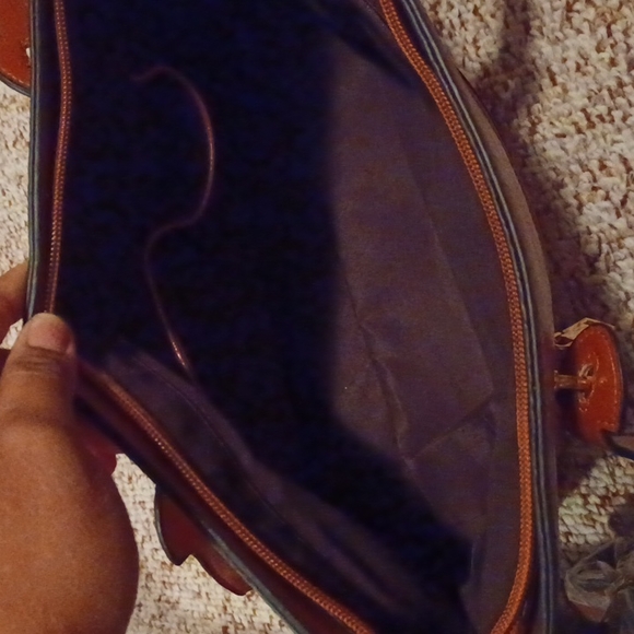 Oloey - Picture 1 of 7